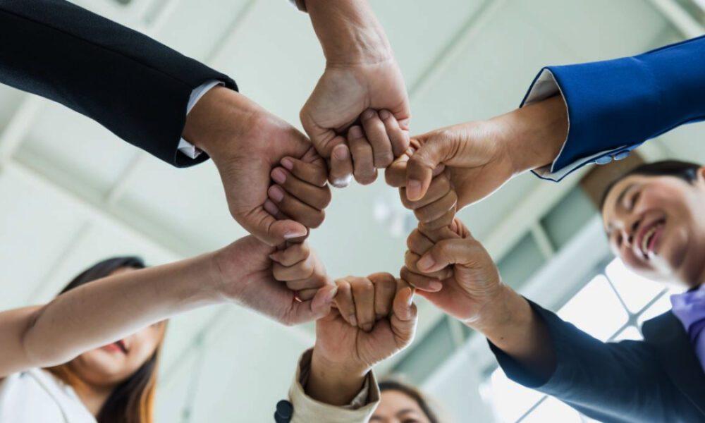 Vivir día a día: Construye tu tribu profesional como clave del crecimiento real