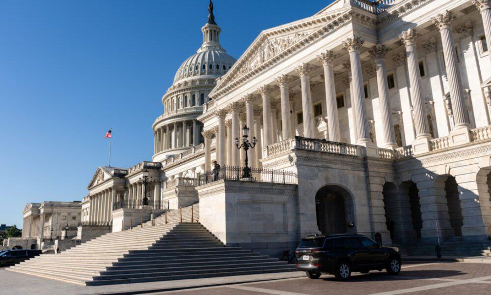 Senado de EE.UU. aprueba resolución para frenar a Trump contra Venezuela