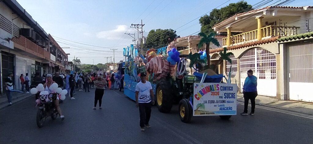 Estudiantes de Cagua deslumbran en desfile de Carnaval 2026 +Fotos IMG_20260213_085319.jpg-1-1024x472 Estudiantes de Cagua deslumbran en desfile de Carnaval 2026 +Fotos