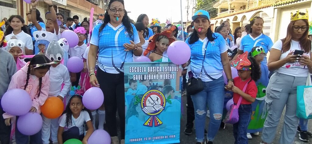Estudiantes de Cagua deslumbran en desfile de Carnaval 2026 +Fotos IMG_20260213_085445.jpg-1024x472 Estudiantes de Cagua deslumbran en desfile de Carnaval 2026 +Fotos