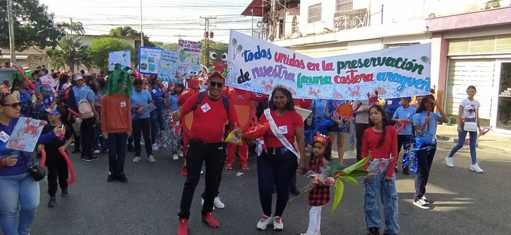 Estudiantes de Cagua deslumbran en desfile de Carnaval 2026 +Fotos IMG_20260213_090059.jpg-1024x472 Estudiantes de Cagua deslumbran en desfile de Carnaval 2026 +Fotos