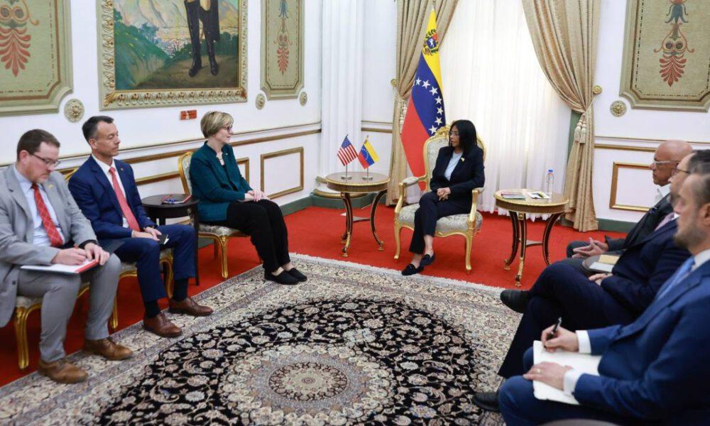 Delcy Rodríguez y embajadora Dogu de EEUU dialogan en Miraflores