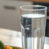 Beber agua durante las comidas favorece la digestión, según expertos