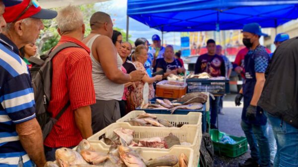 Feria “Libertador come más pescado” beneficia a ciudadanos de Tocuyito en Carabobo
