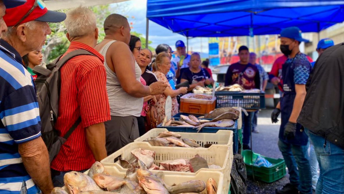 Feria “Libertador come más pescado” beneficia a ciudadanos de Tocuyito en Carabobo