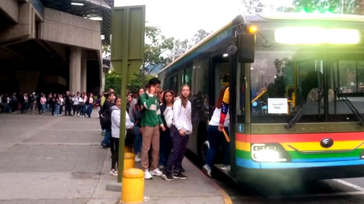 Gremio asegura 90% de acato a paro en Caracas; gobierno dice que fracasó