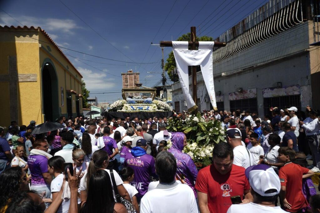 Gran multitud acompañó al Santo Sepulcro en Cagua WhatsApp-Image-2026-04-03-at-5.56.33-PM-1024x682 Gran multitud acompañó al Santo Sepulcro en Cagua