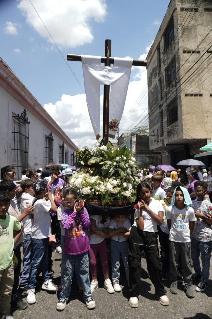 Gran multitud acompañó al Santo Sepulcro en Cagua WhatsApp-Image-2026-04-03-at-5.56.34-PM-1-682x1024 Gran multitud acompañó al Santo Sepulcro en Cagua