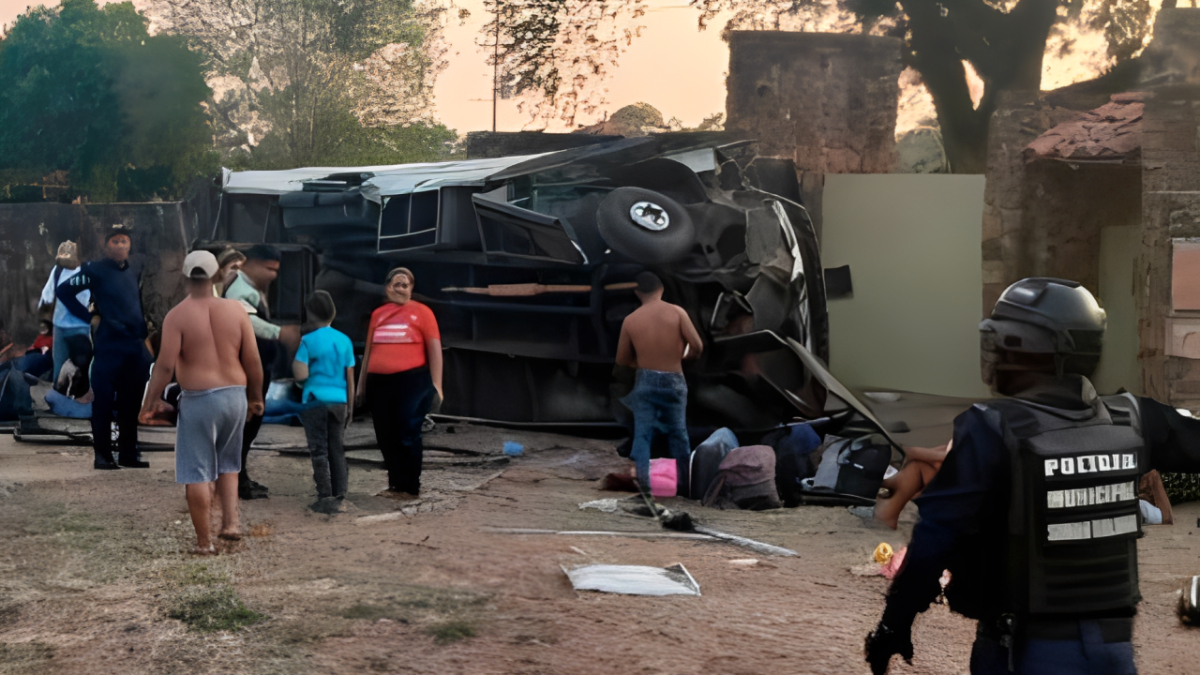 Vuelco de autobús en Anzoátegui deja tres fallecidos