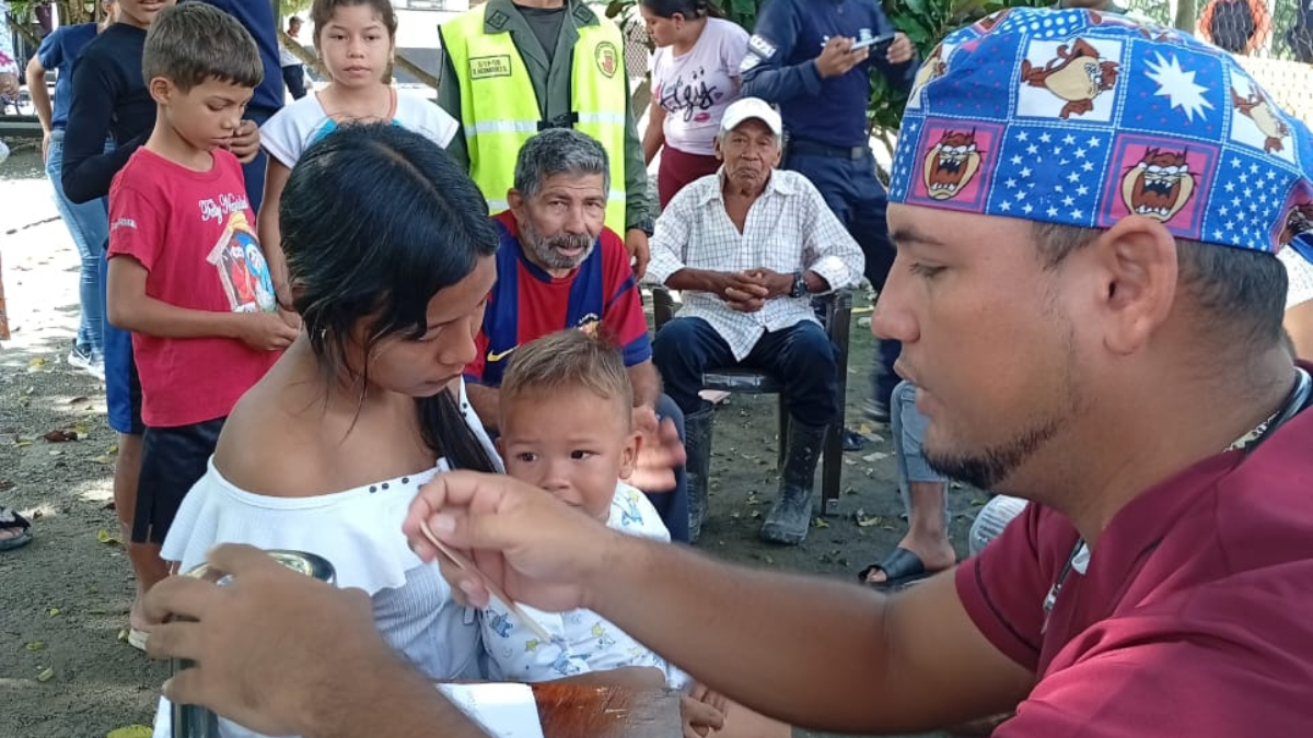Gobierno Bolivariano atiende a damnificados por lluvias en municipio Colón