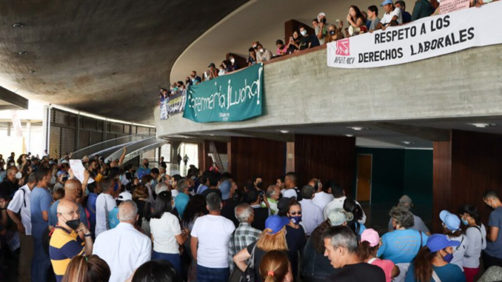 Gremios universitarios paralizan actividades por crisis salarial este miércoles