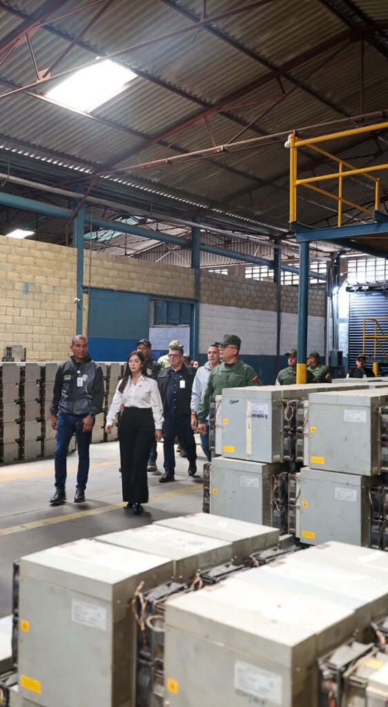 67ae9bc6-b6b8-4ce9-bed2-3dad001d500c-562x1024 Gobierno Bolivariano desmantela macrogranja de minería ilegal en Aragua