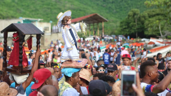 Campaña "Mil Banderas" en Costa de Oro supera meta con 1.500 piezas