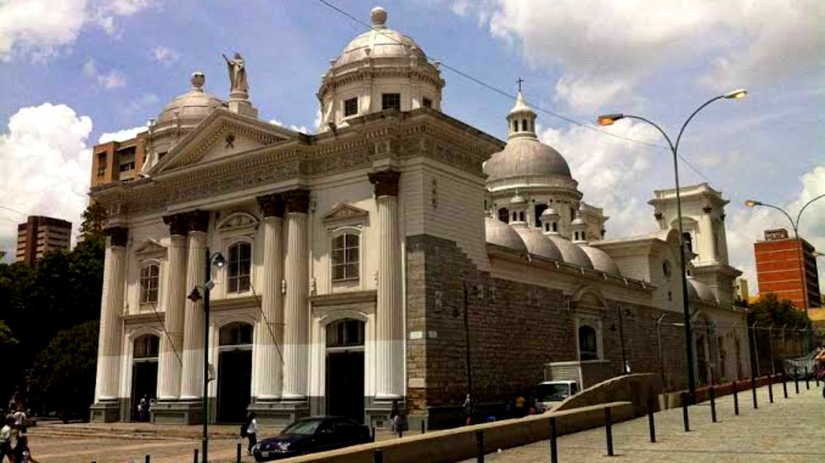 Etiqueta Roja: Basílica de Santa Teresa en riesgo estructural tras sismos