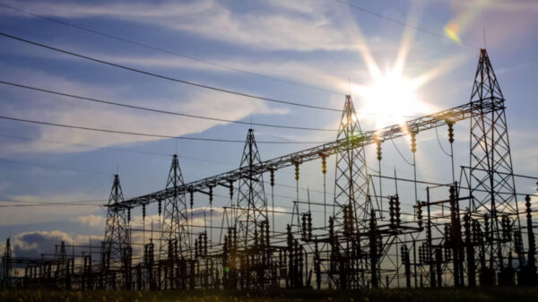 Experto: Recuperar el sistema eléctrico costará hasta $11 millardos y tomará cuatro años
