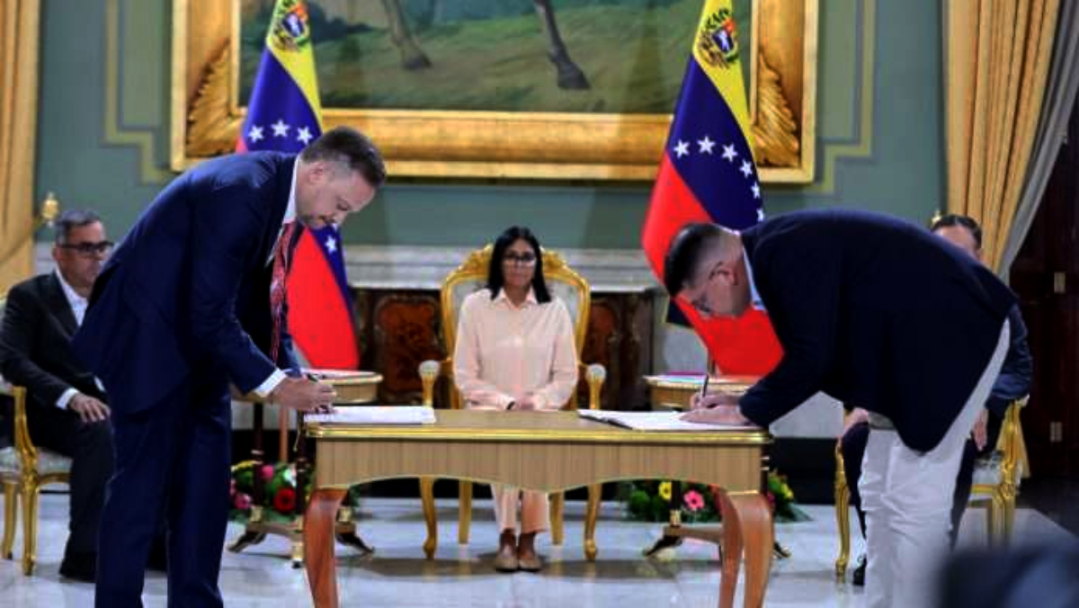 Corpoelec e IMPSA firman agenda para culminar obras del Sistema Eléctrico Nacional en Tocoma